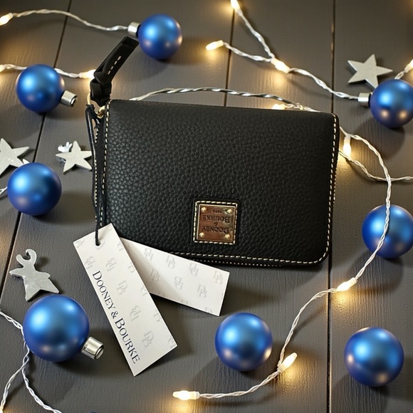 Dooney & Bourke Handbags - Dooney & Bourke Zip Around Medium Black Pebbled Leather Wallet New